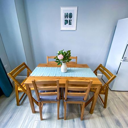 Modern 1-Bedroom Flat, 5 Guest, London - F2 Luaran gambar
