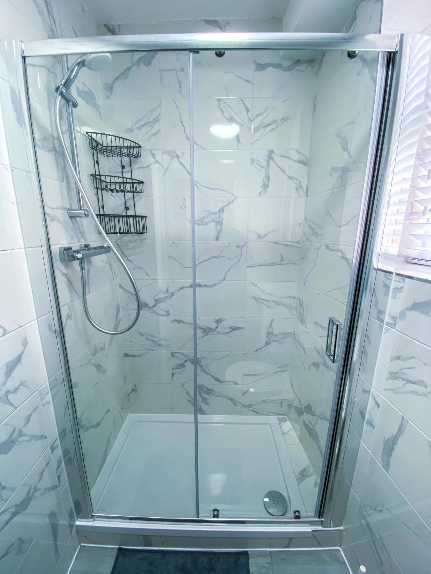 Modern 1-Bedroom Flat, 5 Guest, London - F2 Luaran gambar